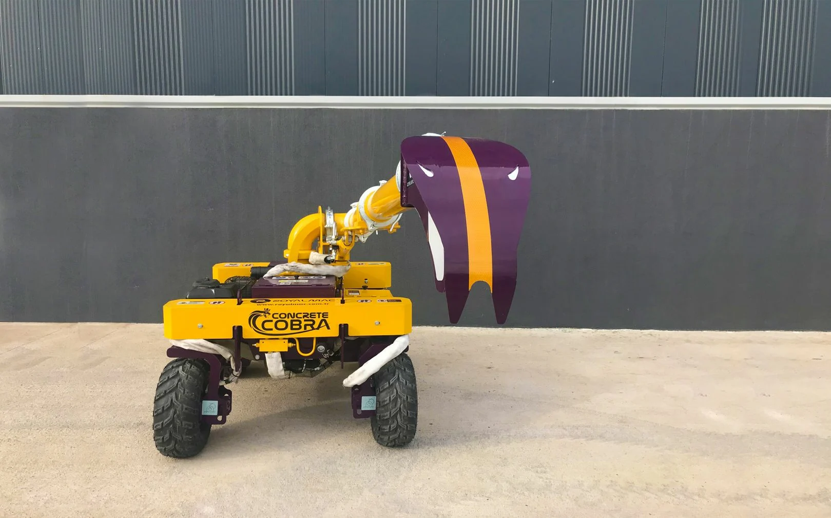 COBRA concrete placer (placing boom) with Electroforce EFC39