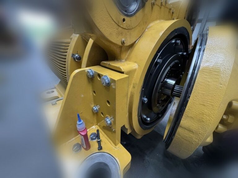 CAT 374 NG diesel-to-electric conversion: MOBA display, controllers and A4U device