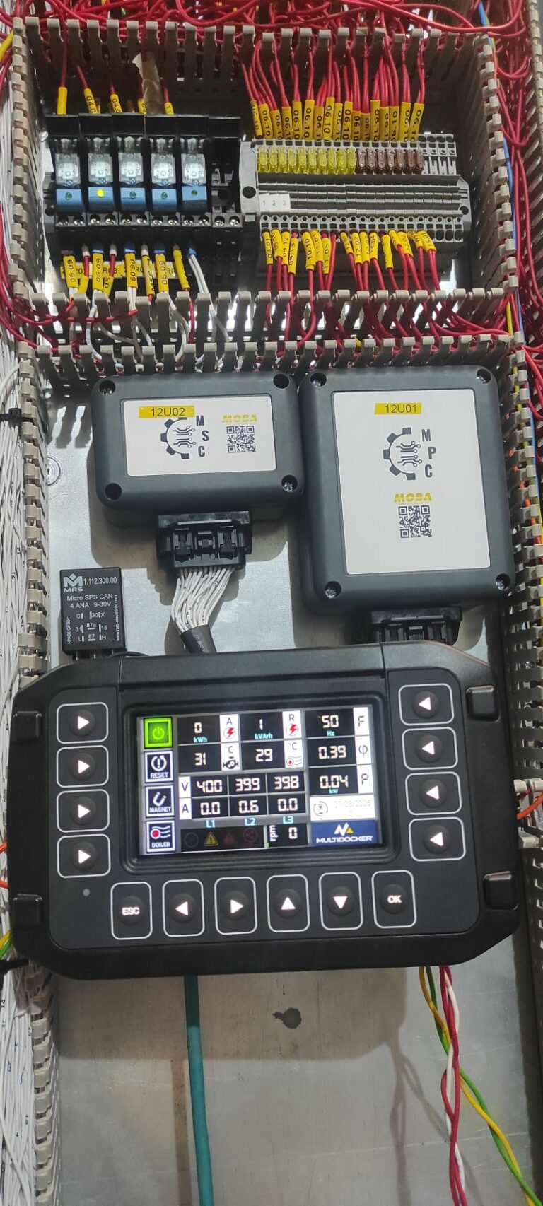 CAT 374 NG diesel-to-electric conversion: MOBA display, controllers and A4U device